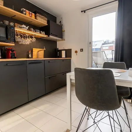 Lägenhet Ardenne Urbain Avec Terrasse *